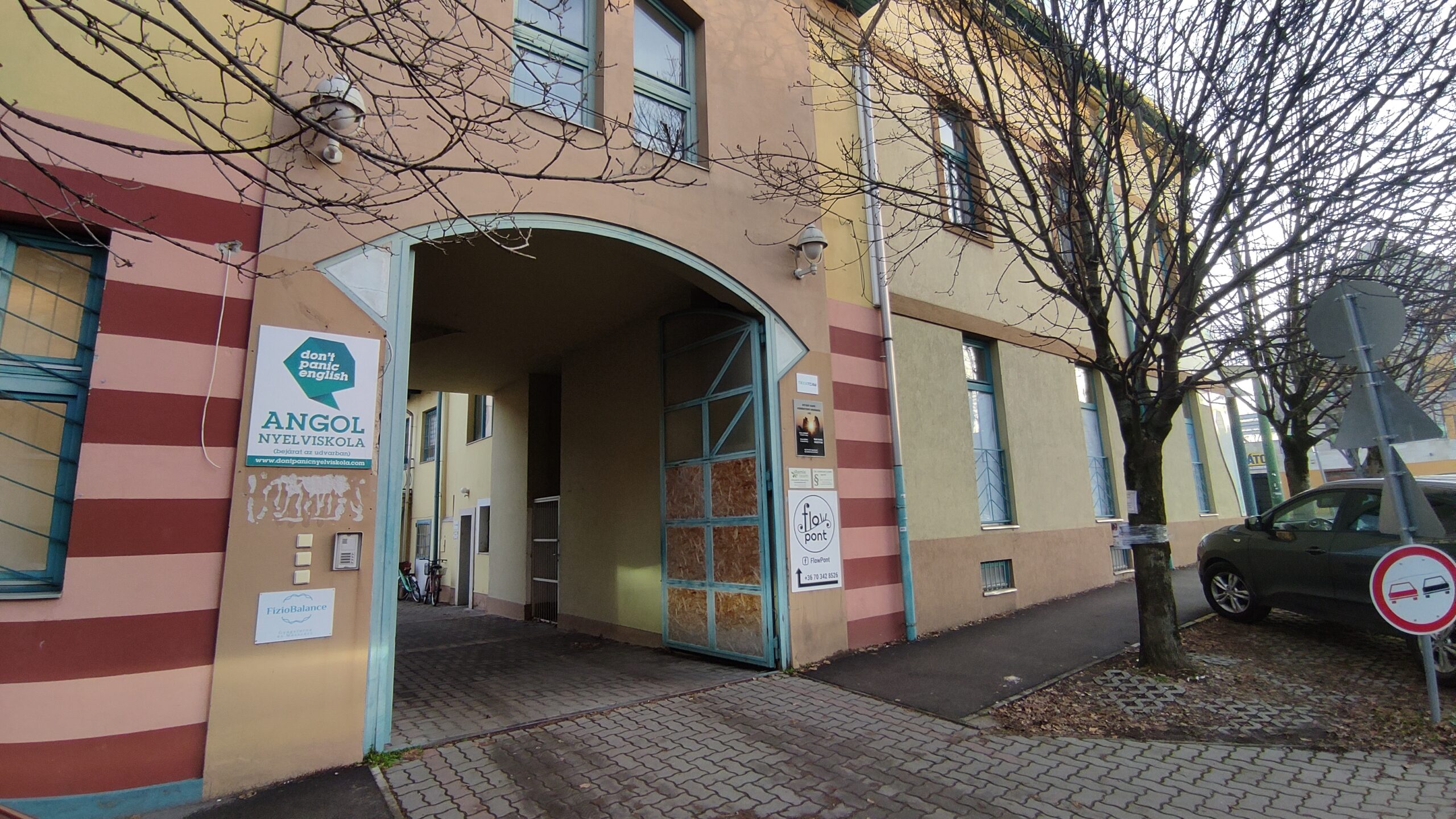 1 – kapcsolati oldalra mehet